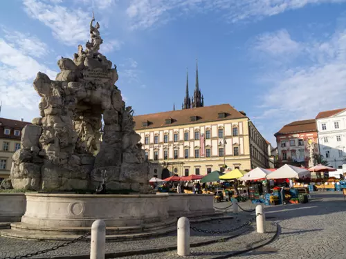 Kašna Parnas na Zelném trhu, Kudy z nudy