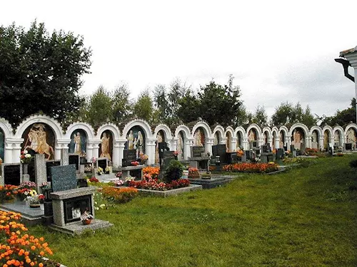Ohradní zeď hřbitova v Albrechticích nad Vltavou