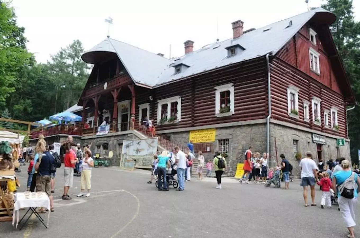 Setkání Jeníčků a Mařenek v Perníkové chaloupce