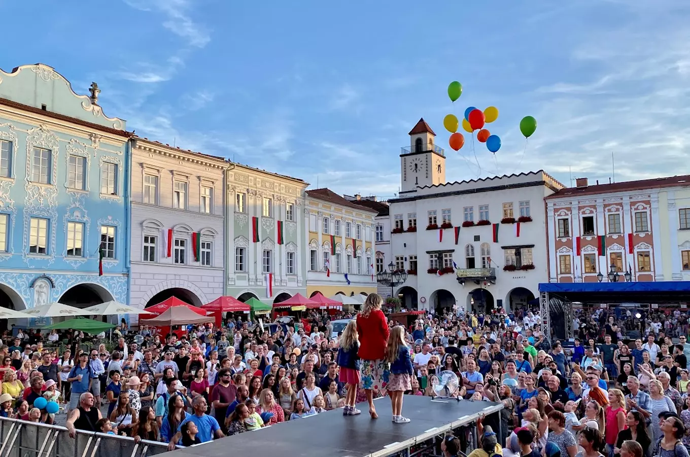 Nový Jičín se na letošních slavnostech rozletí do světa za slavnými rodáky