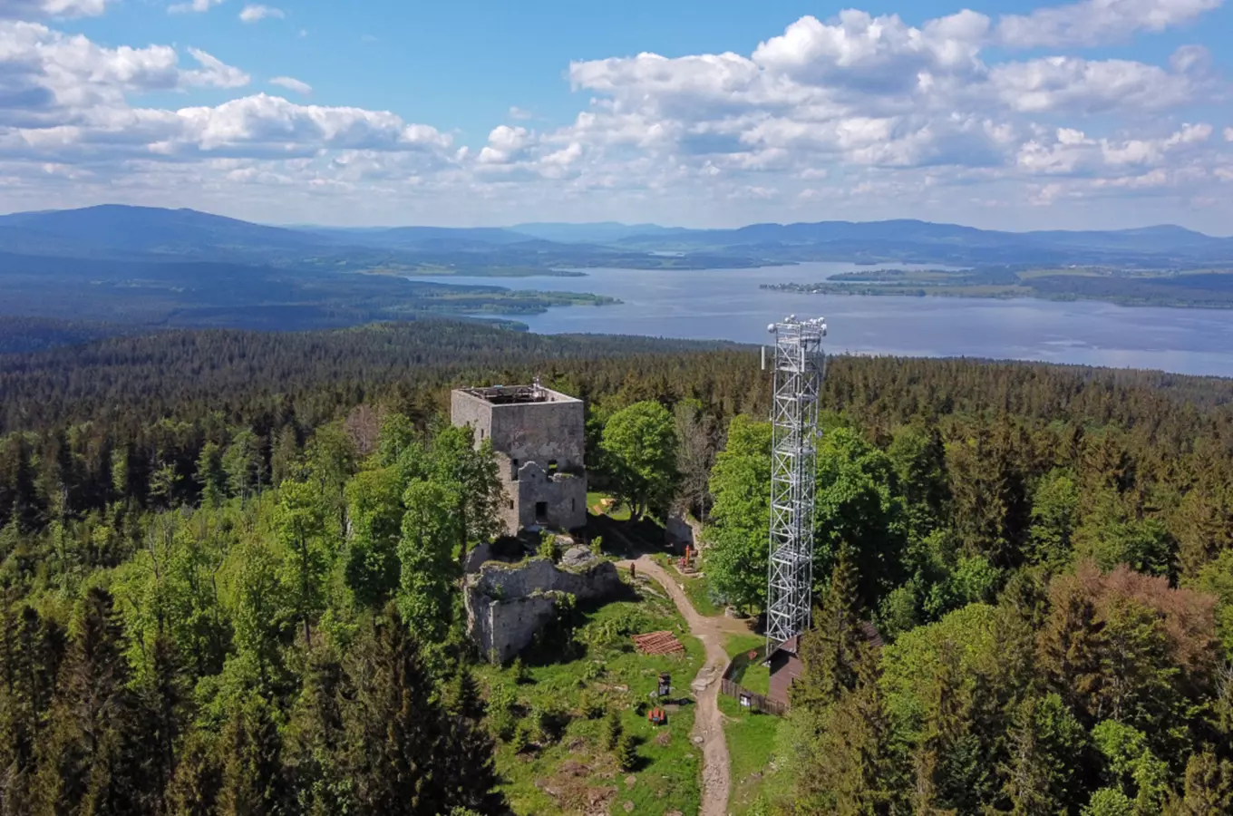 Nejvýše položený hrad v České republice – hrad Vítkův kámen (Vítkův hrádek)