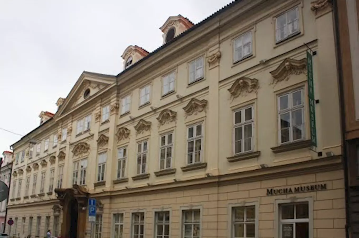 Harrachovský palác v Praze