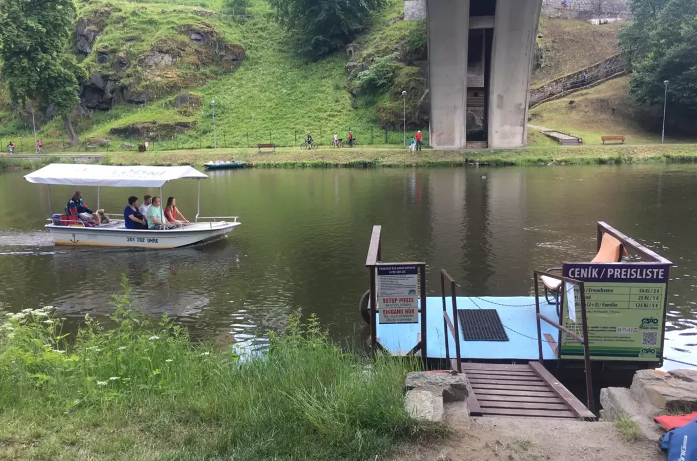 Lodní doprava po řece Ohři pod hradem Loket – zrušeno