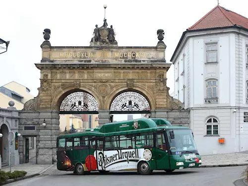 V areálu plzeňského Prazdroje vás povozí ekologický autobus