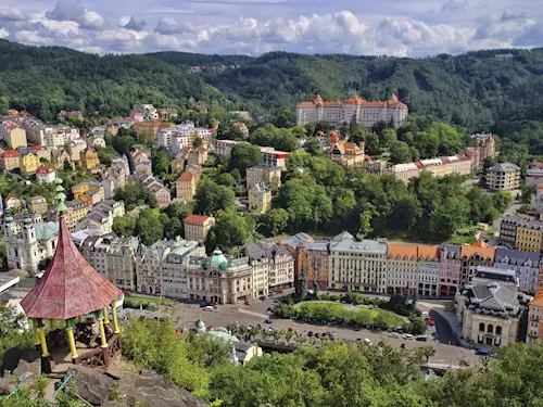 Karlovy Vary žijí Karlem IV.