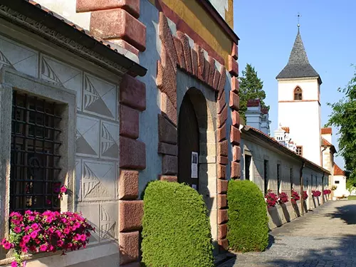 Mše svatá v zámeckém kostele Narození Panny Marie