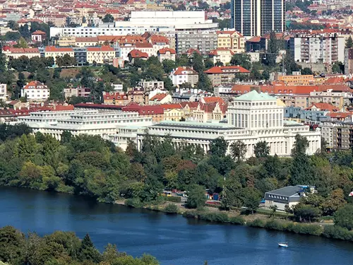 Objevte funkcionalistické stavby podél Vltavy – Slavné vily Podolí