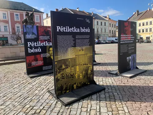 Pětiletka běsů na náměstí v Moravské Třebové
