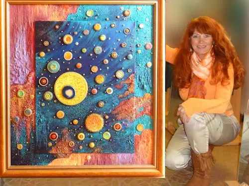 Miriam Kocurková Rochová s obrazem Kosmos