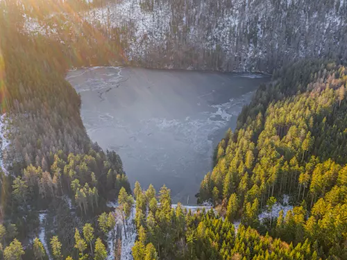 Černé jezero na Šumavě – největší přírodní jezero České republiky