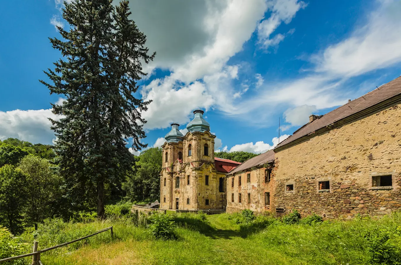 Poutní místo Skoky u Žlutic – poutní kostel Navštívení Panny Marie ve Skocích
