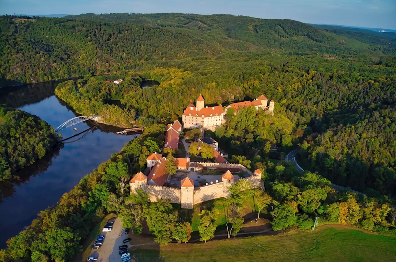Státní hrad Veveří – perla na skalnatém ostrohu nad Brněnskou přehradou