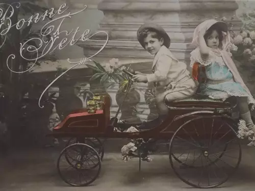 Dětský závod historických autíček na šlapací pohon a koloběžek 2.9. 2023 ve Velvarech