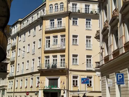 Hotel  u  kolonády