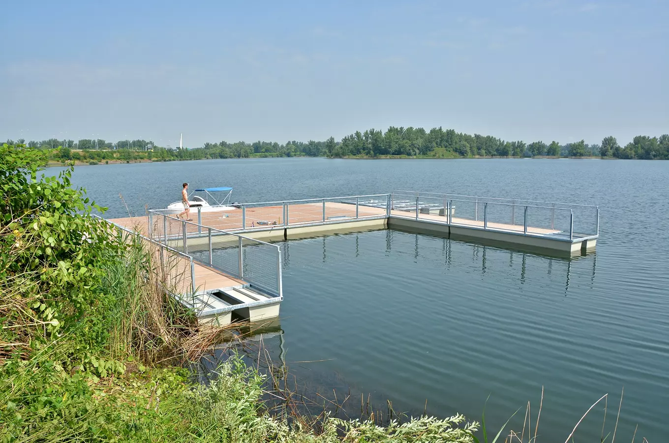 Vrbické jezero u Bohumína – pláže, půjčovna lodiček i marína