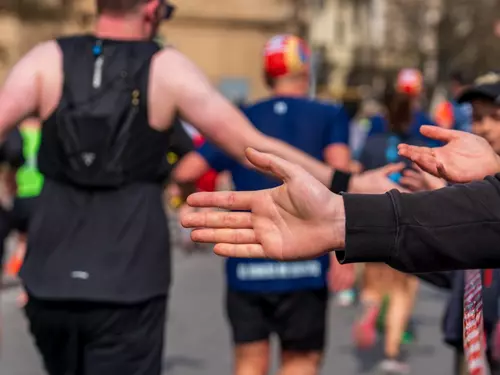 Deset tisíc běžců a běžkyň se vydá do pražských ulic v závodu Birell Grand Prix Praha