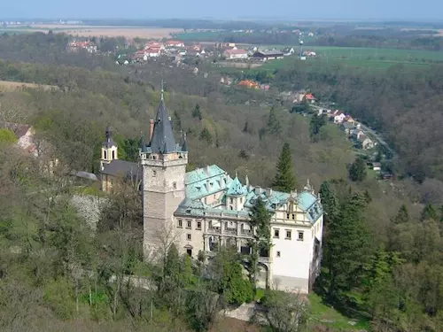 letecký snímek zámku