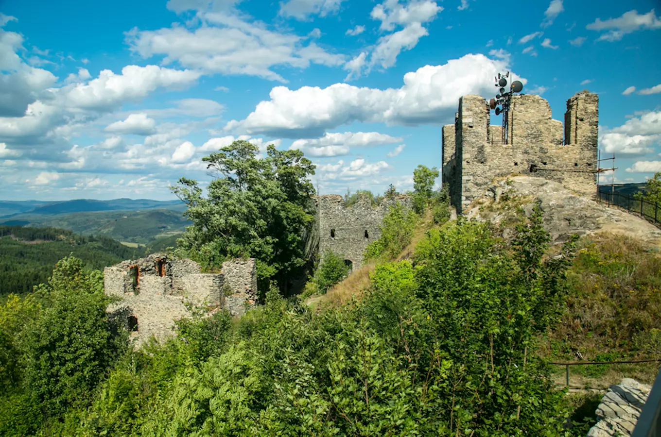 Zřícenina hradu Andělská Hora – oblíbené karlovarské poutní místo