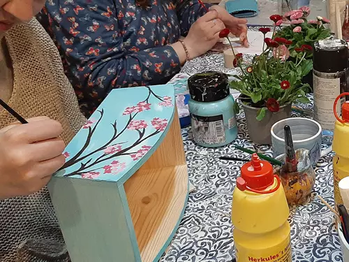 Workshop malovaný jarní truhlík s kytičkou
