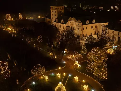 Story of lights – světelná expozice na zámku v Pardubicích