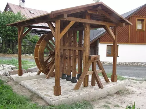 Replika dřevěné stoupy v Černém Dole 