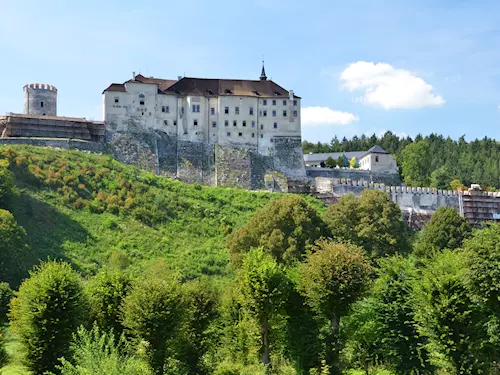 Téměř 800 let dominuje krajině středního toku Sázavy hrad Český Šternberk