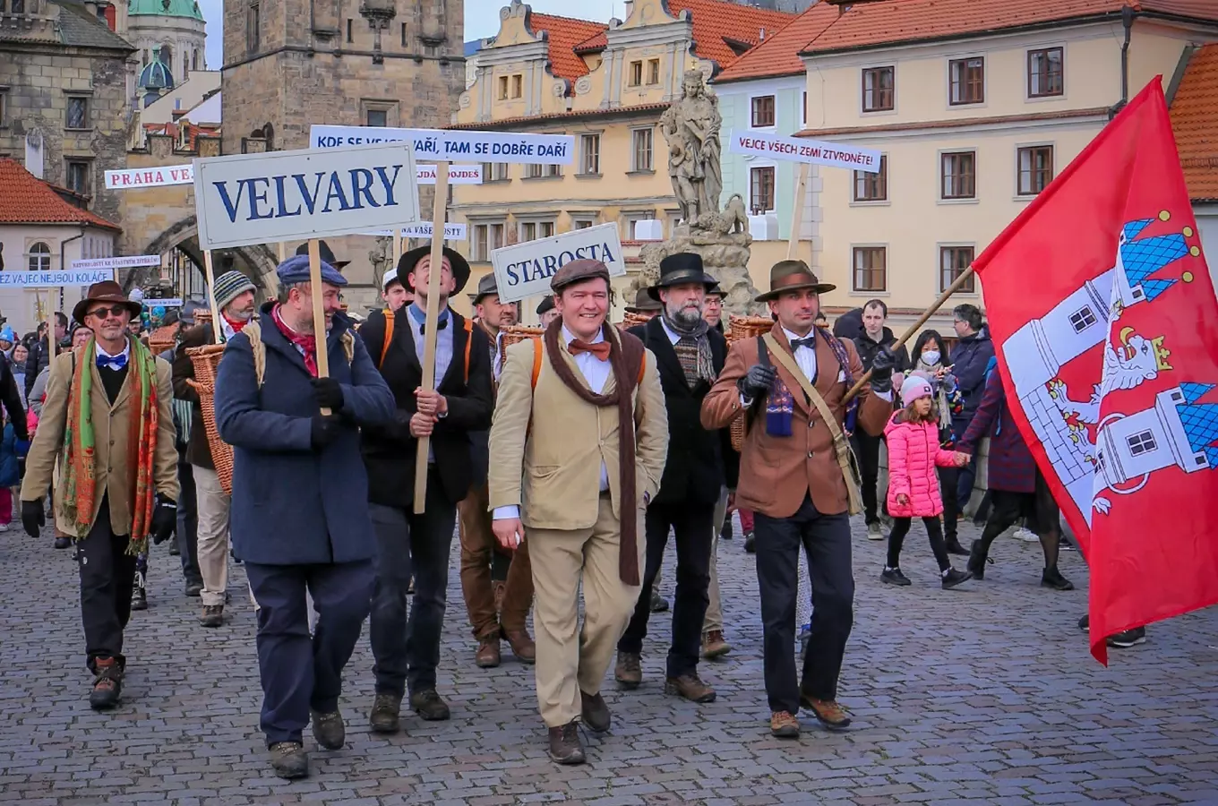 Pravdu o ingrediencích při stavbě Karlova mostu odhalí Vajíčkobraní: Vejce natvrdo opět doputují na 