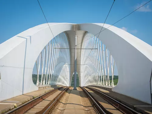 Trojský most v Praze – elegantní architektonický unikát