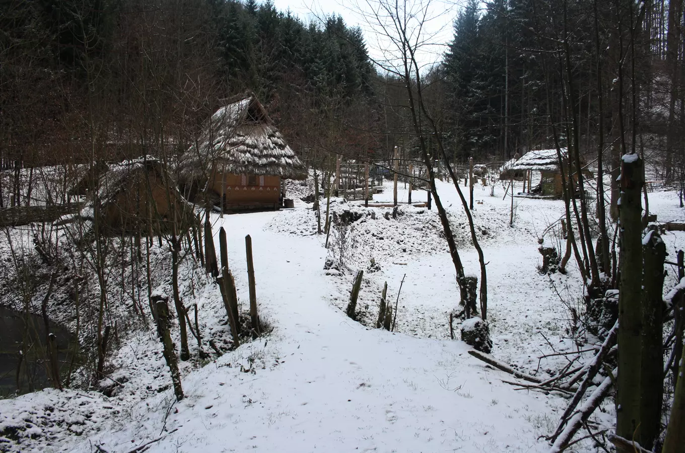 Hromnice v Pravěké osadě Křivolík