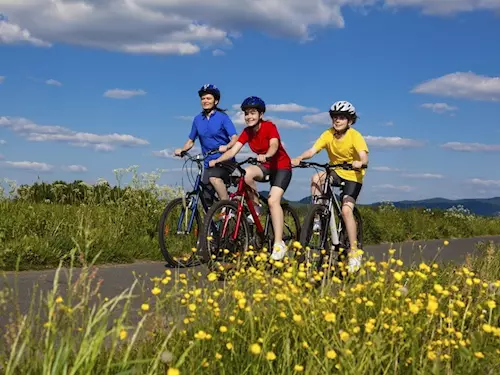 V rámci zahájení Jihoceské cykloturistické sezóny ožijí koleje v elektrárne príjezdem zvláštního osobního cyklovlaku z Ceských Budejovic
