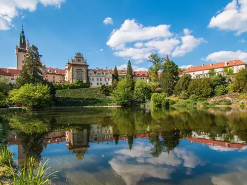Průhonický park otevírá nové expozice, láká na jarní květiny i české pohádky