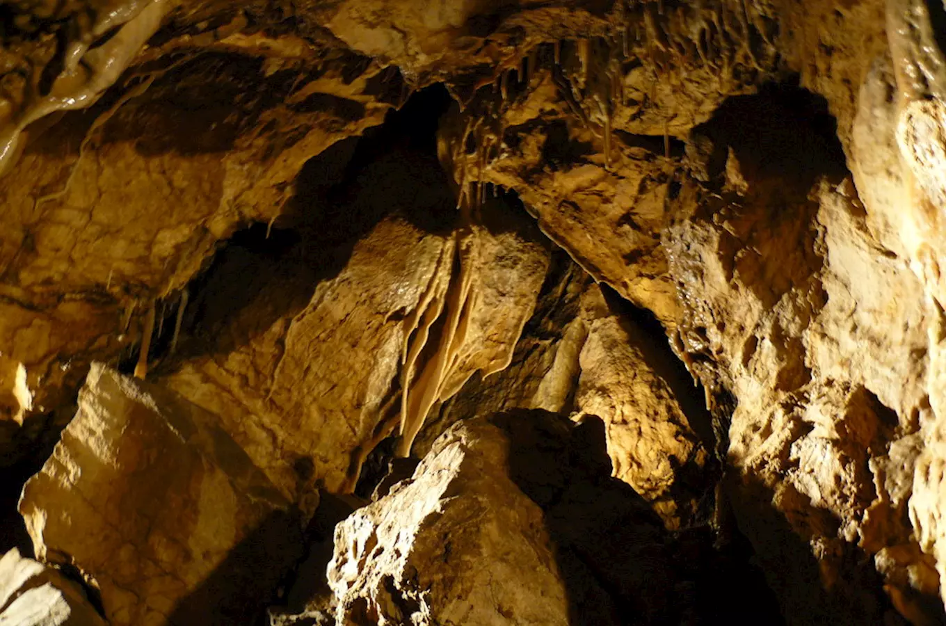 Bozkovské dolomitové jeskyně – jeskyně plné křemene a vody