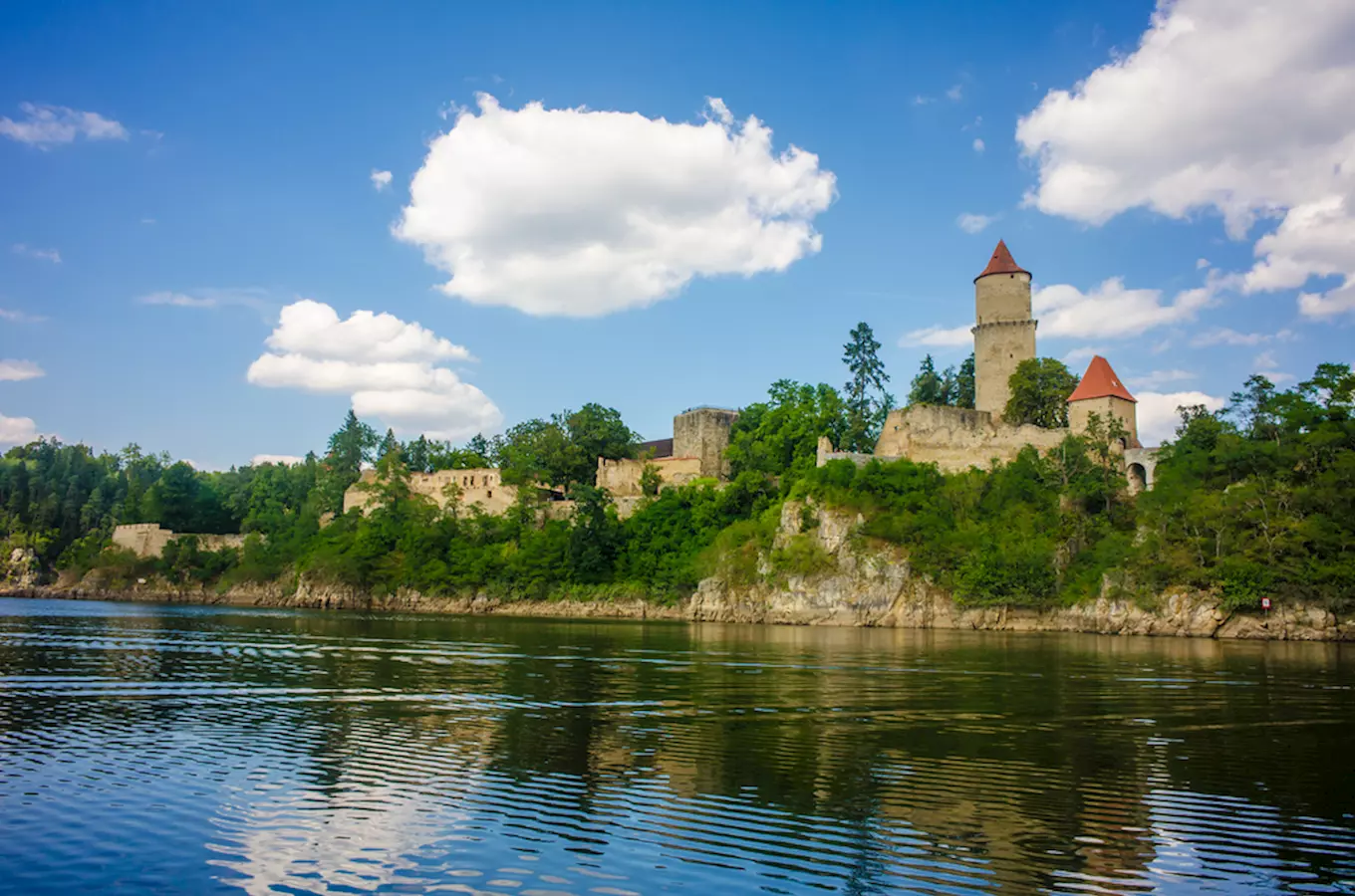 Hrad Zvíkov – okouzlující výhled na Vltavu a Otavu