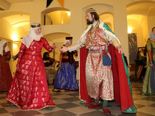 Stredoveký dvorský tanec