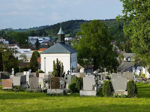 Hřbitovní kostel sv. Mikuláše v Olešnici 