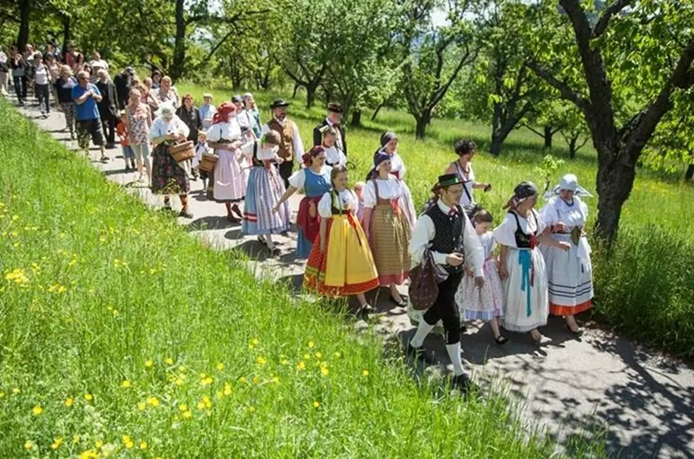 Proč jezdila Světlá do Světlé aneb pět výletů s Karolinou