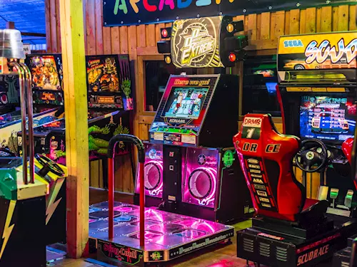 Arcade Hry – legendární retroherní zábavní centrum věnované arkádovým videohrám