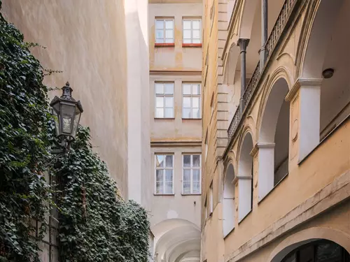 Skrytá Praha – mezi dvorky a průchody
