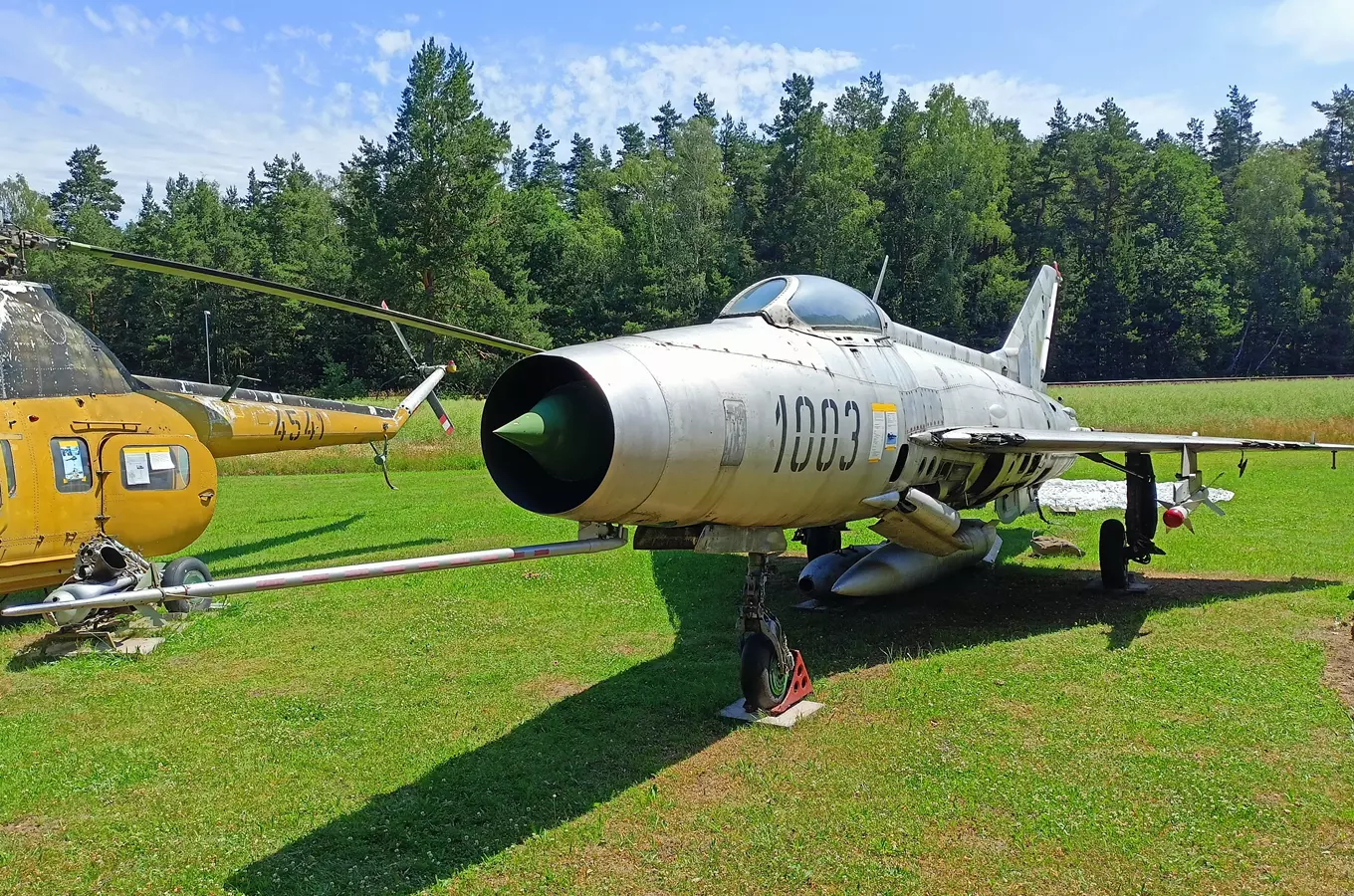 MiG-21 F-13 a Mi-2