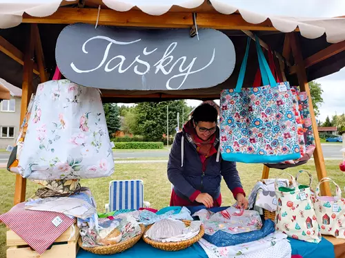 Bezvěrovský medový jarmark - Ručně šité tašky - Ustláno na růžích