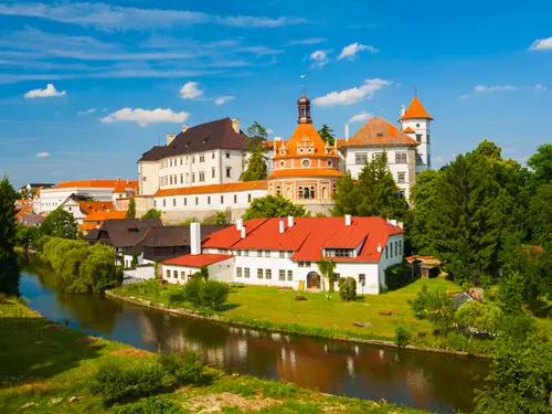 Neuvěřitelné technické rarity hradů a zámků: zatopené podzemí, střešní harfy i hudebníci pod podlahou