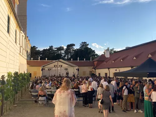 Koncert Ellaboration: Dasha & Epoque Quartet na dvoře zámku Valtice