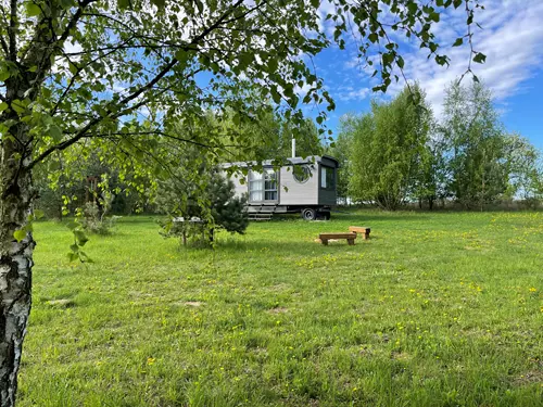 Glamping Akátové údolí – Maringotka u Jizery