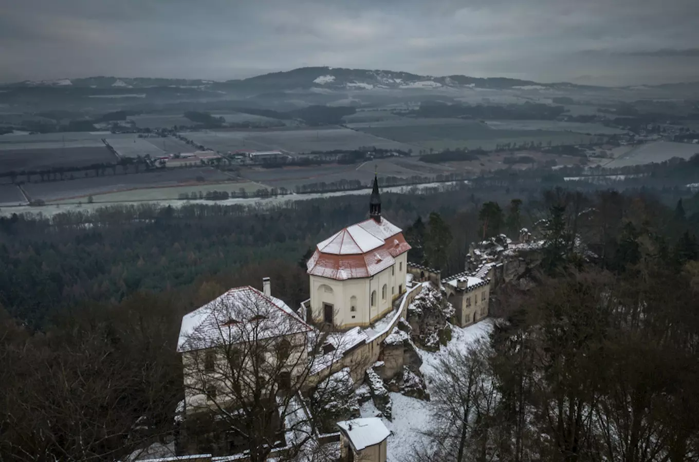 Hrad Valdštejn zve na vánoční prohlídky i v lednu