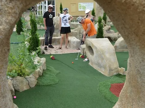 Adventure golf