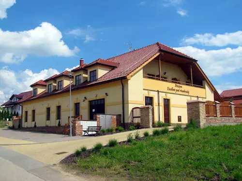 Moraviarest  – penzion a restaurace s místní tradiční kuchyní v Hlohovci
