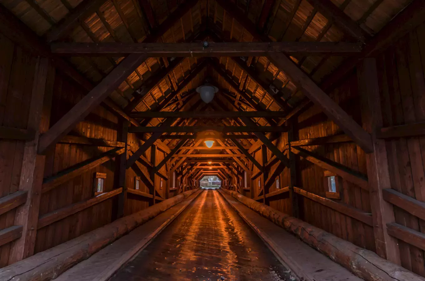10 tipů, kde se projdete po krytých dřevěných mostech aneb ve stínu i na výsluní 