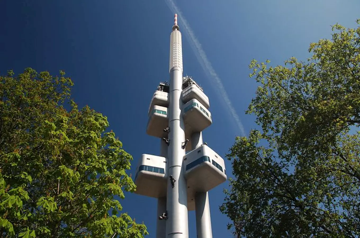 Televizní věž Žižkov, Kudy z nudy