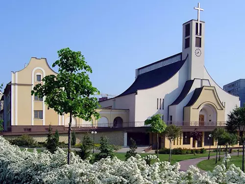 Moderní kostel sv. Vojtěch v Otrokovicích