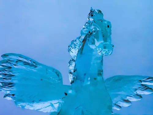 Kde si můžete letos prohlédnout ledové sochy a záhadné útvary z ledu?